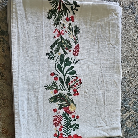 Threshold Other - Nwot Festive Cotton Holly Berry Print Tablecloth
